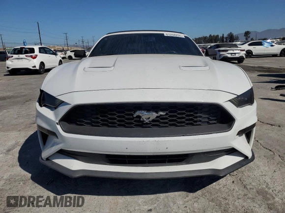 2018 Ford Mustang EcoBoost Premium z VIN 1FATP8UH4J5142658, wystawiony jako Copart lot #61258255 z przebiegiem 76 531 mil mil oraz Szkoda całkowita • Salvage title. Historia ofert i sprzedaży dostępna na DreamBid. Obrazek 5.