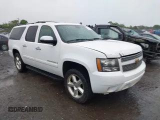 2008 Chevrolet Suburban LTZ z VIN 3GNFK16338G185462, wystawiony jako IAAI lot #42298299 z przebiegiem 301 758 mil mil oraz . Historia ofert i sprzedaży dostępna na DreamBid. Obrazek 1.