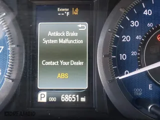2019 Toyota Sienna XLE with VIN 5TDDZ3DC1KS224861, listed as a IAAI auction lot 42093799 with 68,651 mi miles. Bid and sale history available at carsss.com. Image 7.