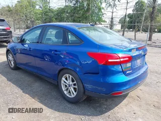 2018 Ford Focus SE z VIN 1FADP3FE1JL254632, wystawiony jako IAAI lot #42408683 z przebiegiem 74 696 mil mil oraz . Historia ofert i sprzedaży dostępna na DreamBid. Obrazek 3.