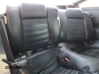 2006 Ford Mustang GT Deluxe z VIN 1ZVFT82H065132980, wystawiony jako Copart lot #52818745 z przebiegiem 207 854 mil mil oraz Szkoda całkowita • Salvage title. Historia ofert i sprzedaży dostępna na DreamBid. Obrazek 10.