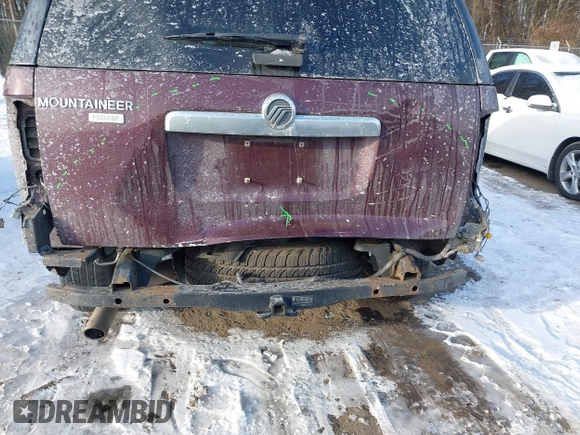 2007 Mercury Mountaineer Premier with VIN 4M2EU38E57UJ18327, listed as a IAAI auction lot 41333082 with 209,690 mi miles. Bid and sale history available at carsss.com. Image 6.