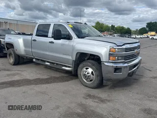 2015 Chevrolet Silverado 3500HD LT z VIN 1GC4KZC88FF120023, wystawiony jako Copart lot #56599445 z przebiegiem 164 759 mil mil oraz Czysty tytuł • Clean title. Historia ofert i sprzedaży dostępna na DreamBid. Obrazek 1.
