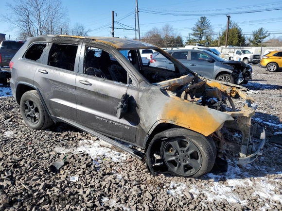 2017 Jeep Grand Cherokee Laredo with VIN 1C4RJFAGXHC849338, listed as a Copart auction lot 41702475 with 0 mi miles and Salvage Title. Bid and sale history available at carsss.com. Image 4.
