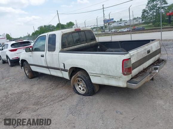 1997 Toyota T100 DX z VIN JT4TN12D9V0033820, wystawiony jako IAAI lot #42251339 z przebiegiem 159 449 mil mil oraz . Historia ofert i sprzedaży dostępna na DreamBid. Obrazek 3.