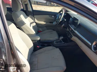 2019 Kia Forte LXS z VIN 3KPF24ADXKE139561, wystawiony jako IAAI lot #42188481 z przebiegiem 119 215 mil mil oraz . Historia ofert i sprzedaży dostępna na DreamBid. Obrazek 5.