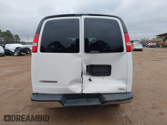 2020 Chevrolet Express Passenger LT z VIN 1GAZGPFG4L1121251, wystawiony jako IAAI lot #41306415 z przebiegiem 77 060 mil mil oraz . Historia ofert i sprzedaży dostępna na DreamBid. Obrazek 20.