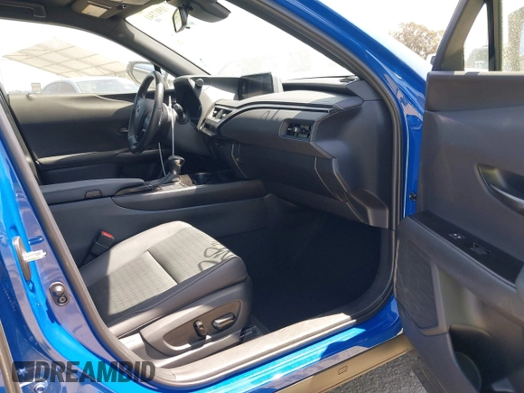 2022 Lexus UX 200 with VIN JTHX3JBH0N2049742, listed as a IAAI auction lot 41917341 with 18,728 mi miles and . Bid and sale history available at DreamBid. Image 5.