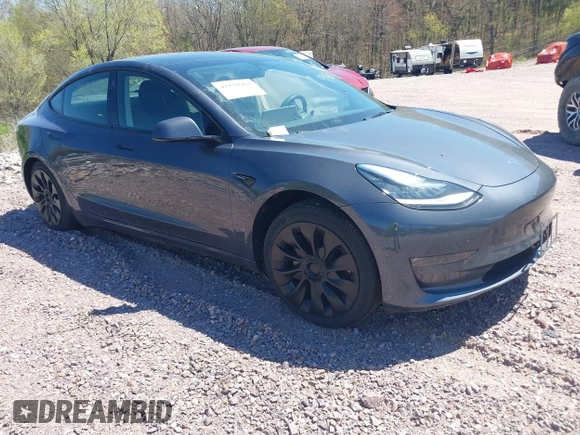 2022 Tesla Model 3 Long Range z VIN 5YJ3E1EB6NF260118, wystawiony jako IAAI lot #42139962 z przebiegiem 52 566 mil mil oraz . Historia ofert i sprzedaży dostępna na DreamBid. Obrazek 1.
