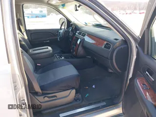2007 Chevrolet Avalanche 3LT z VIN 3GNEC120X7G288249, wystawiony jako IAAI lot #41372185 z przebiegiem 254 319 mil mil oraz . Historia ofert i sprzedaży dostępna na DreamBid. Obrazek 5.