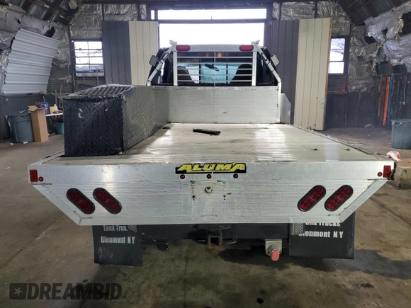 2006 Ford F-350 XL with VIN 1FTWF31P26ED59089, listed as a Copart auction lot 47406855 with 197,393 mi miles and Salvage title. Bid and sale history available at DreamBid. Image 6.