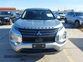 2024 Mitsubishi Outlander ES z VIN JA4J3UA81RZ020073, wystawiony jako IAAI lot #41388911 z przebiegiem 25 436 mil mil oraz . Historia ofert i sprzedaży dostępna na DreamBid. Obrazek 12.
