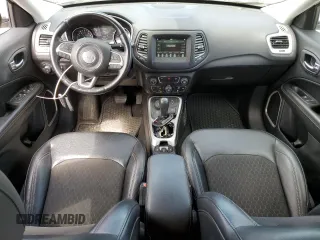 2020 Jeep Compass Latitude z VIN 3C4NJDBB5LT173917, wystawiony jako Copart lot #65556555 z przebiegiem 38 539 mil mil oraz Szkoda całkowita • Salvage title. Historia ofert i sprzedaży dostępna na DreamBid. Obrazek 8.