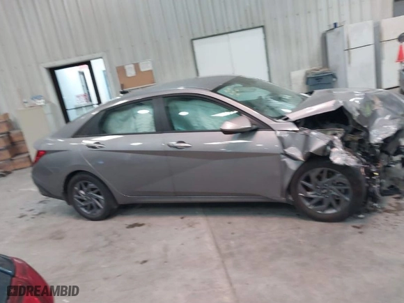 2024 Hyundai Elantra SEL with VIN KMHLM4DG5RU848022, listed as a IAAI auction lot 41600546 with 5,924 mi miles. Bid and sale history available at carsss.com. Image 13.