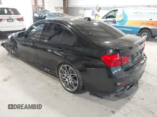 2017 BMW M3 z VIN WBS8M9C52H5G83686, wystawiony jako IAAI lot #42205796 z przebiegiem 51 956 mil mil oraz . Historia ofert i sprzedaży dostępna na DreamBid. Obrazek 3.