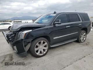 2019 Cadillac Escalade Luxury z VIN 1GYS4BKJXKR332356, wystawiony jako Copart lot #51145745 z przebiegiem 117 398 mil mil oraz Szkody całkowita. Historia ofert i sprzedaży dostępna na DreamBid. Obrazek 1.