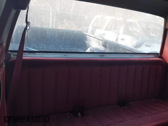 1989 GMC Sierra 1500 with VIN 2GTHC39N1K1566184, listed as a IAAI auction lot 41816485 with 139,556 mi miles and . Bid and sale history available at DreamBid. Image 8.