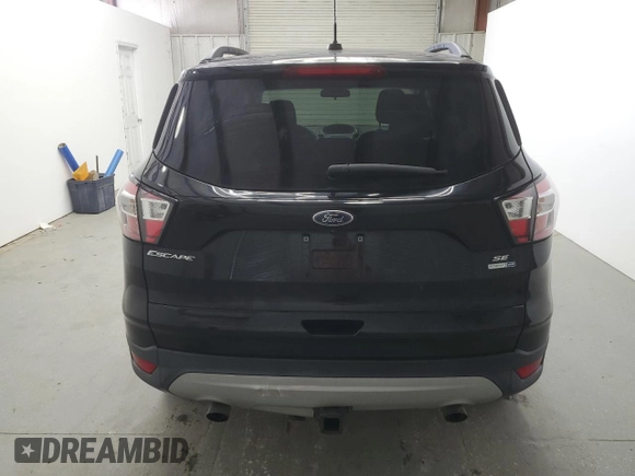 2018 Ford Escape SE z VIN 1FMCU9GD9JUD21474, wystawiony jako Copart lot #53921535 z przebiegiem 136 819 mil mil oraz Czysty tytuł • Clean title. Historia ofert i sprzedaży dostępna na DreamBid. Obrazek 6.
