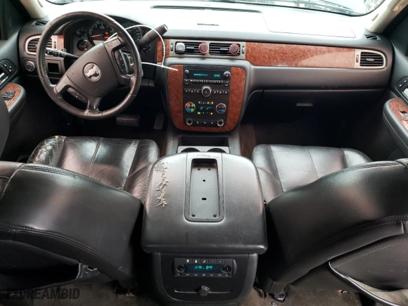 2008 Chevrolet Suburban LT w/3LT with VIN 3GNFC16018G163592, listed as a Copart auction lot 43748935 with 268,220 mi miles and Salvage Title. Bid and sale history available at carsss.com. Image 8.