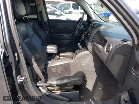 2010 Jeep Patriot Latitude z VIN 1J4NT1GA5AD676661, wystawiony jako IAAI lot #41602103 z przebiegiem 144 915 mil mil oraz . Historia ofert i sprzedaży dostępna na DreamBid. Obrazek 5.