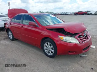 2011 Toyota Camry LE z VIN 4T4BF3EK4BR184357, wystawiony jako IAAI lot #42240483 z przebiegiem 188 312 mil mil oraz . Historia ofert i sprzedaży dostępna na DreamBid. Obrazek 1.