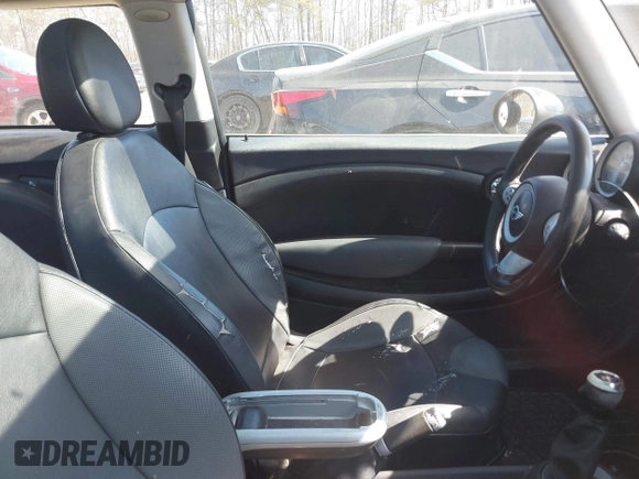 2007 MINI Hardtop with VIN WMWMF33537TU60428, listed as a IAAI auction lot 41753810 with 218,137 mi miles and . Bid and sale history available at DreamBid. Image 5.
