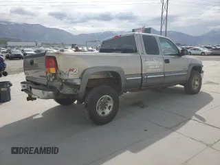 1999 Chevrolet Silverado 2500 LS z VIN 1GCGK29UXXE212282, wystawiony jako Copart lot #54422125 z przebiegiem 196 947 mil mil oraz Szkoda całkowita • Salvage title. Historia ofert i sprzedaży dostępna na DreamBid. Obrazek 3.