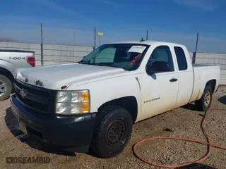 2008 Chevrolet Silverado 1500 LT w/1LT with VIN 2GCEC19C881269623, listed as a IAAI auction lot 41383949 with 431,928 mi miles. Bid and sale history available at carsss.com. Image 2.