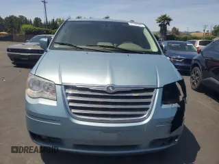 2010 Chrysler Town & Country Touring z VIN 2A4RR5D13AR460820, wystawiony jako Copart lot #57162885 z przebiegiem 197 426 mil mil oraz Szkoda całkowita • Salvage title. Historia ofert i sprzedaży dostępna na DreamBid. Obrazek 5.