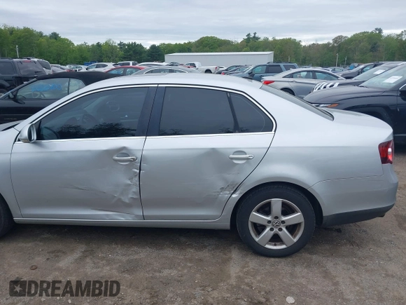 2009 Volkswagen Jetta SE with VIN 3VWRZ81K79M013704, listed as a IAAI auction lot 42259656 with 197,600 mi miles and . Bid and sale history available at DreamBid. Image 6.
