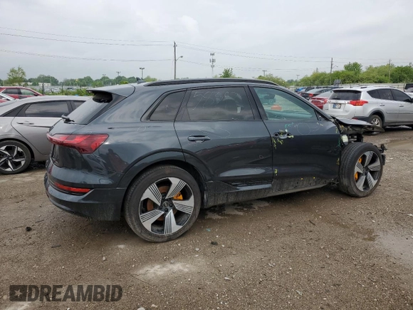 2022 Audi e-tron Premium Plus z VIN WA1LAAGE9NB010971, wystawiony jako Copart lot #51066514 z przebiegiem 26 885 mil mil oraz Szkoda całkowita • Salvage title. Historia ofert i sprzedaży dostępna na DreamBid. Obrazek 3.