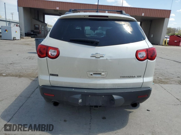 2012 Chevrolet Traverse LTZ z VIN 1GNKRLED5CJ197457, wystawiony jako Copart lot #54143415 z przebiegiem 225 609 mil mil oraz Szkoda całkowita • Salvage title. Historia ofert i sprzedaży dostępna na DreamBid. Obrazek 6.
