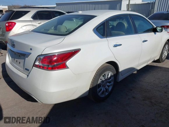 2014 Nissan Altima SV with VIN 1N4AL3AP4EC173766, listed as a IAAI auction lot 41061801 with 162,446 mi miles and . Bid and sale history available at carsss.com. Image 4.
