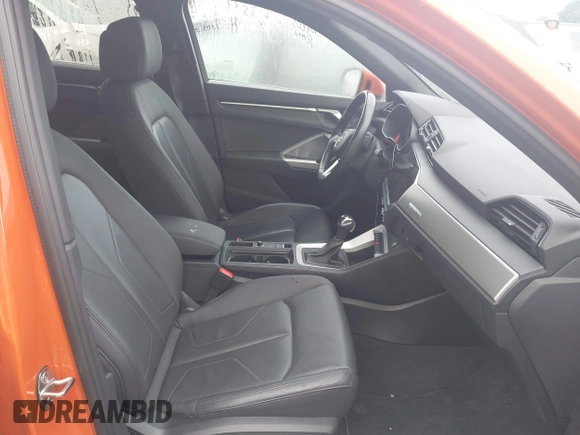 2023 Audi Q3 S line Premium z VIN WA1DECF38P1129821, wystawiony jako IAAI lot #42503445 z przebiegiem 49 651 mil mil oraz . Historia ofert i sprzedaży dostępna na DreamBid. Obrazek 5.