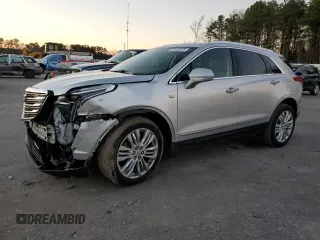 2019 Cadillac XT5 Premium Luxury FWD z VIN 1GYKNERSXKZ231590, wystawiony jako Copart lot #88438265 z przebiegiem Nie podano mil oraz Szkody całkowita. Historia ofert i sprzedaży dostępna na DreamBid. Obrazek 1.