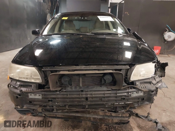 2005 Volvo V70 with VIN YV1SW640552499033, listed as a IAAI auction lot 42084472 with 149,567 mi miles. Bid and sale history available at carsss.com. Image 13.
