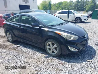 2013 Hyundai Elantra GS z VIN KMHDH6AE5DU003123, wystawiony jako IAAI lot #42426644 z przebiegiem 134 582 mil mil oraz . Historia ofert i sprzedaży dostępna na DreamBid. Obrazek 1.