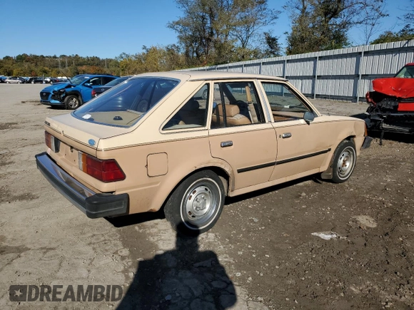 1983 Ford Escort z VIN 2FABP1347DX161788, wystawiony jako Copart lot #76347694 z przebiegiem 58 514 mil mil oraz Szkoda całkowita • Salvage title. Historia ofert i sprzedaży dostępna na DreamBid. Obrazek 3.
