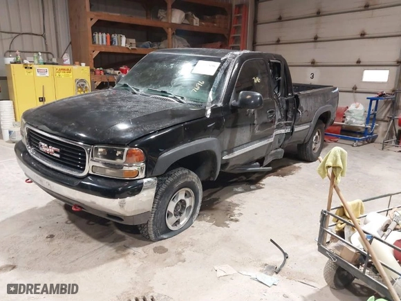 2002 GMC Sierra 1500 SLE with VIN 2GTEK19T921136427, listed as a IAAI auction lot 41337696 with 192,859 mi miles. Bid and sale history available at carsss.com. Image 2.