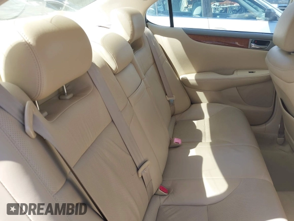 2005 Lexus ES 330 with VIN JTHBA30G755060211, listed as a IAAI auction lot 41819590 with 140,679 mi miles. Bid and sale history available at carsss.com. Image 8.