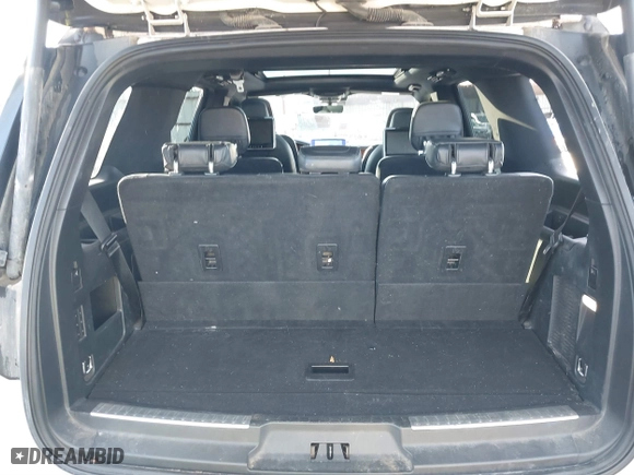 2019 Lincoln Navigator Reserve with VIN 5LMJJ2LT2KEL09194, listed as a IAAI auction lot 40900152 with 117,272 mi miles. Bid and sale history available at carsss.com. Image 8.
