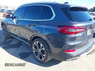 2021 BMW X5 sDrive40i with VIN 5UXCR4C08M9E15642, listed as a IAAI auction lot 41377524 with 76,050 mi miles. Bid and sale history available at carsss.com. Image 3.