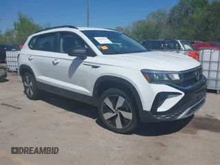 2024 Volkswagen Taos S z VIN 3VV8X7B28RM080388, wystawiony jako IAAI lot #42063916 z przebiegiem 28 229 mil mil oraz . Historia ofert i sprzedaży dostępna na DreamBid. Obrazek 1.