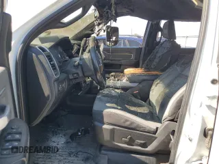 2022 Ram 2500 Big Horn z VIN 3C6UR5JL0NG271552, wystawiony jako Copart lot #61086084 z przebiegiem Nie podano mil oraz Szkoda całkowita • Salvage title. Historia ofert i sprzedaży dostępna na DreamBid. Obrazek 7.