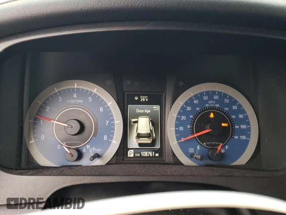 2016 Toyota Sienna SE with VIN 5TDXK3DCXGS738443, listed as a Copart auction lot 82042174 with 108,761 mi miles and Salvage title. Bid and sale history available at DreamBid. Image 9.