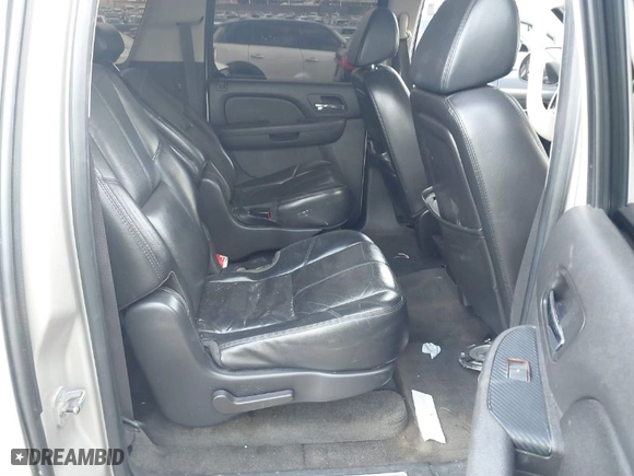 2007 Chevrolet Suburban LT with VIN 1GNFK16327J210722, listed as a IAAI auction lot 41899366 with 1 mi miles. Bid and sale history available at carsss.com. Image 8.