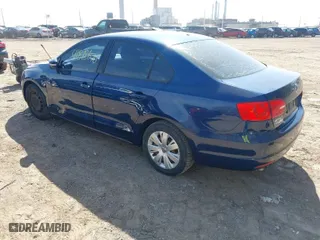 2011 Volkswagen Jetta Sedan SE PZEV with VIN 3VWDZ7AJ1BM040592, listed as a IAAI auction lot 41818670 with 203838 miles. Bid and sale history available at carsss.com. Image 3.