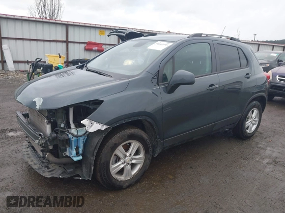2021 Chevrolet Trax LT with VIN KL7CJPSB4MB346304, listed as a IAAI auction lot 41641995 with 33,677 mi miles. Bid and sale history available at carsss.com. Image 2.