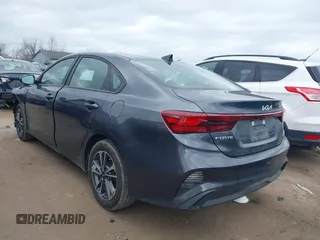 2024 Kia Forte LXS z VIN 3KPF24AD9RE792361, wystawiony jako IAAI lot #41863763 z przebiegiem 12 892 mil mil oraz . Historia ofert i sprzedaży dostępna na DreamBid. Obrazek 3.