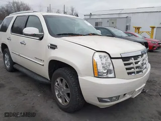 2009 Cadillac Escalade with VIN 1GYFK13299R119207, listed as a IAAI auction lot 41218926 with 132,815 mi miles. Bid and sale history available at carsss.com. Image 1.